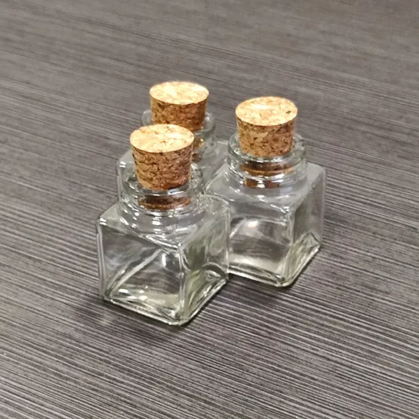 بطری شیشه ای با درب چوب پنبه ای - فروشگاه زعفران آنا قاین
