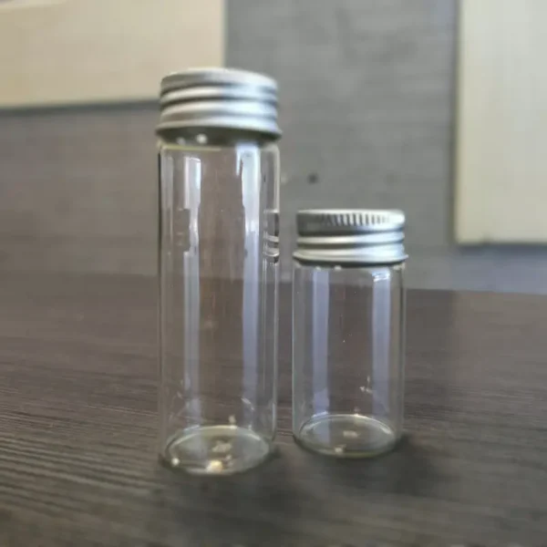 بطری شیشه ای مکارتی در دو سایز